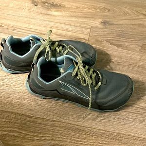 Altra Lone Peak 5 trail running shoes. Size 9